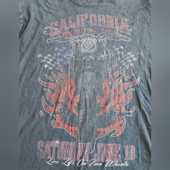 5/$25  Motorcycle graphic t-shirt - Picture 4 of 7